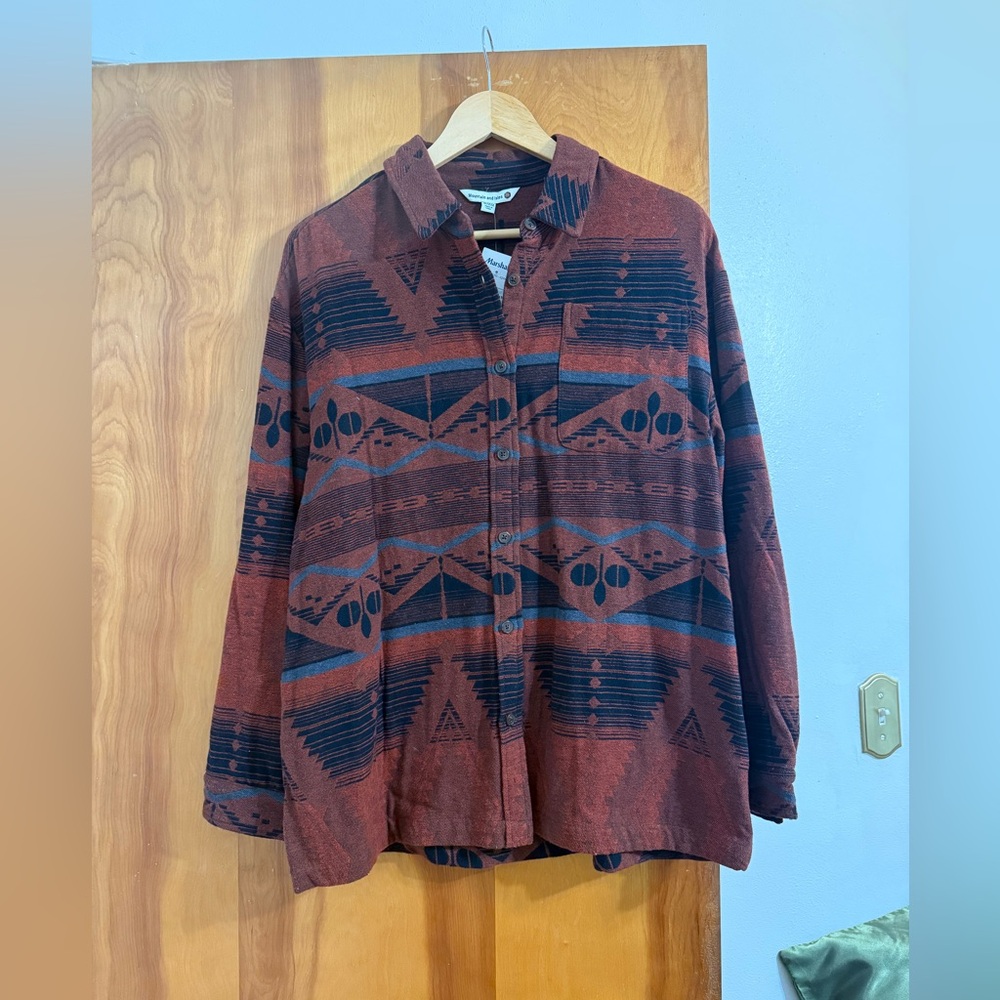 NWT Mountain & Isles Button-Up Shirt